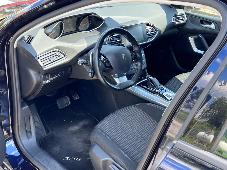 Peugeot 308 - 8