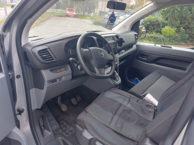 Opel Vivaro - 11