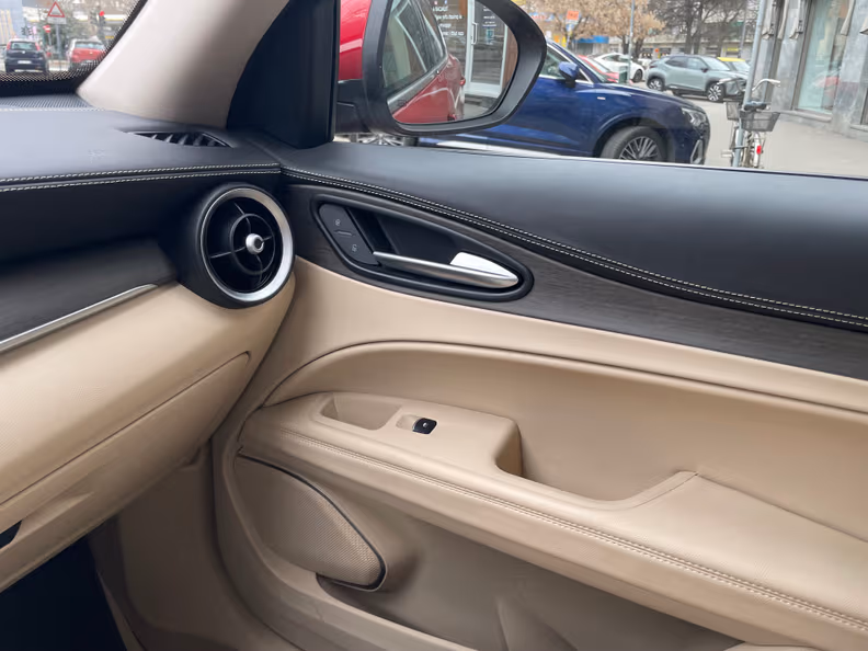 Alfa Romeo Stelvio - 37