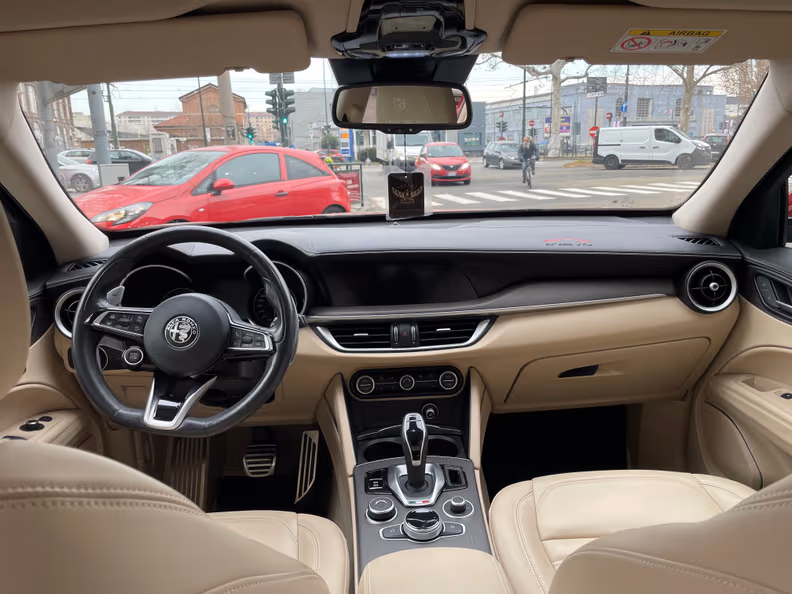 Alfa Romeo Stelvio - 12