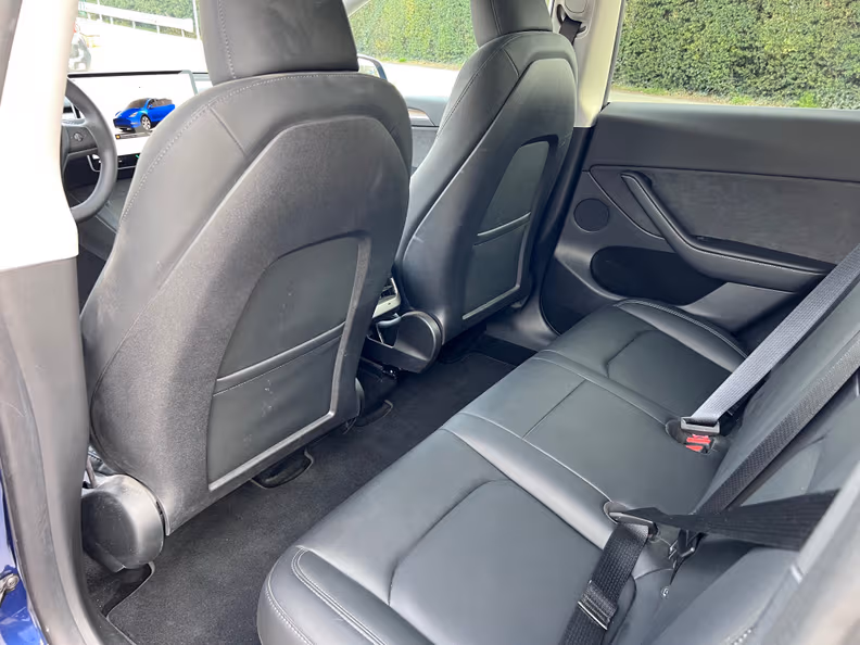 Tesla Model Y - 24