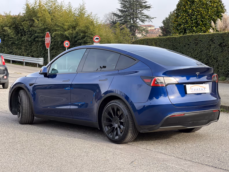 Tesla Model Y - 5