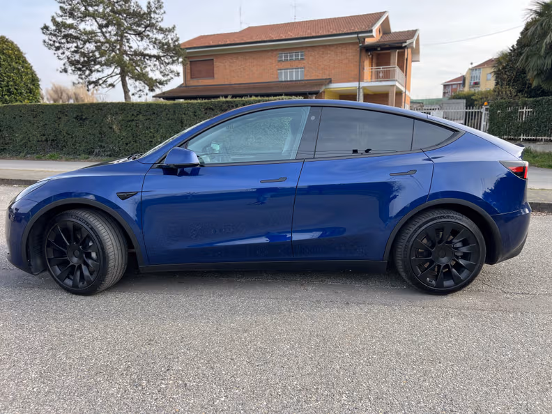 Tesla Model Y - 16