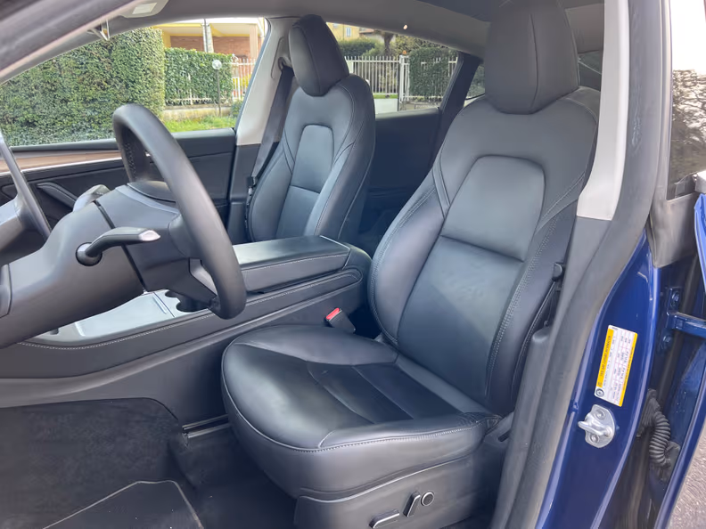 Tesla Model Y - 10