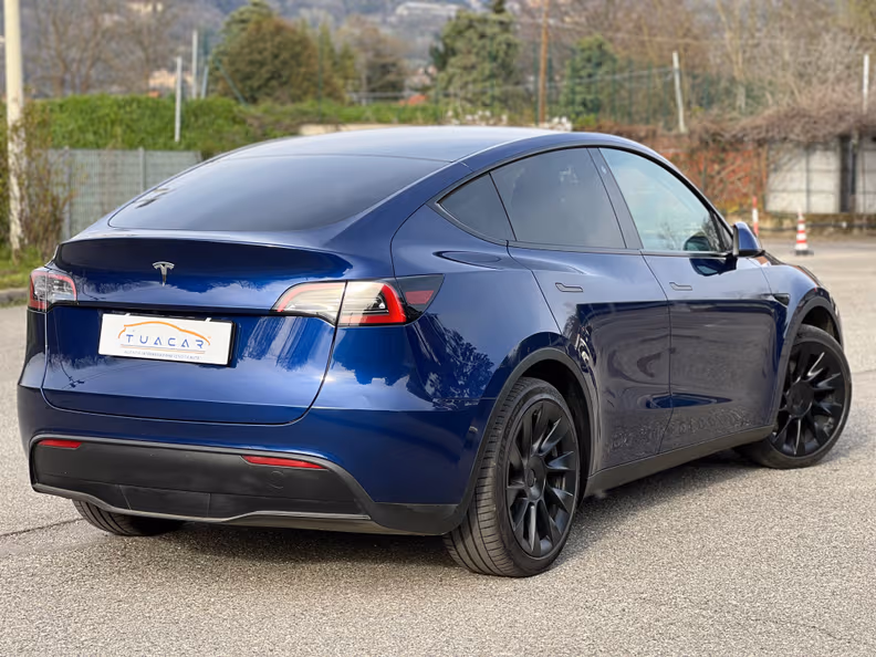 Tesla Model Y - 4
