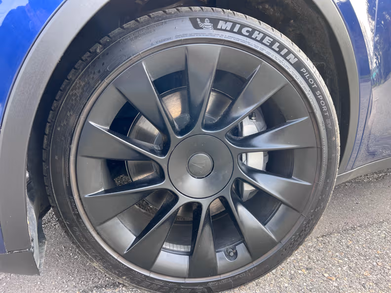 Tesla Model Y - 19