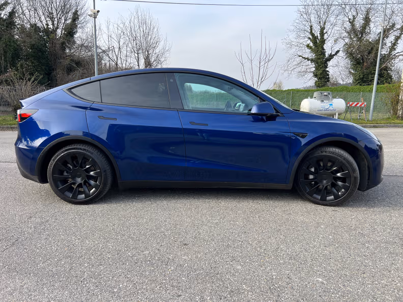 Tesla Model Y - 18