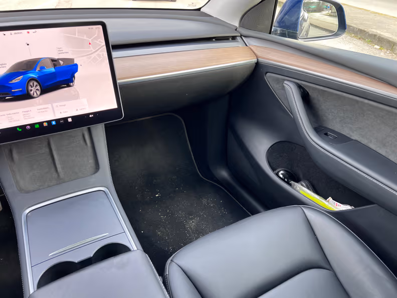 Tesla Model Y - 26