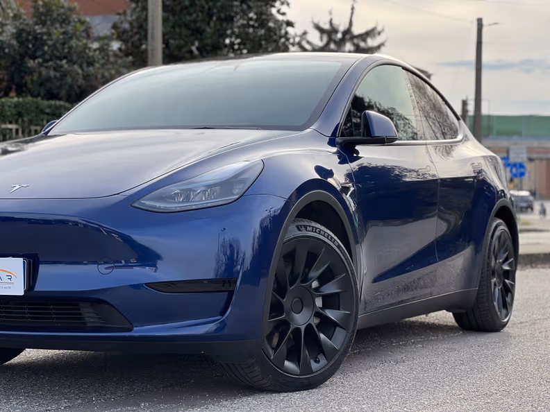 Tesla Model Y - 6