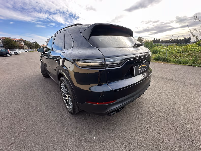 Porsche Cayenne - 8