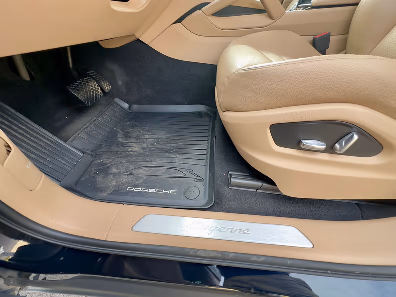 Porsche Cayenne - 26