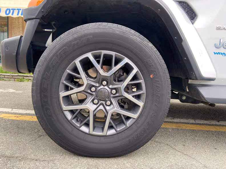 Jeep Wrangler - 10
