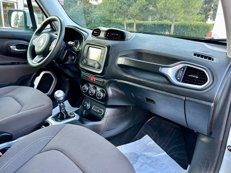 Jeep Renegade - 17