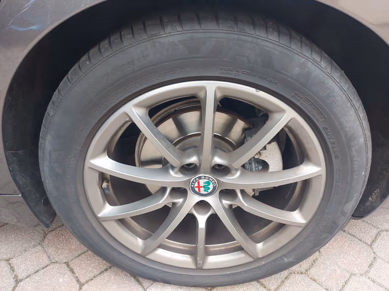 Alfa Romeo Giulia - 19