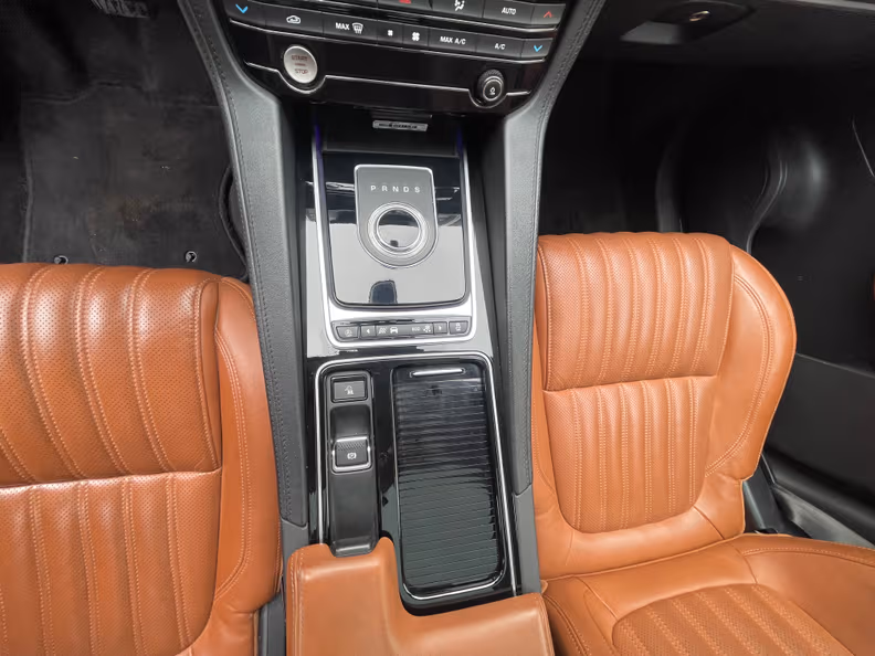 Jaguar F-Pace - 19
