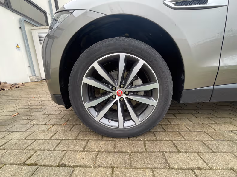 Jaguar F-Pace - 38