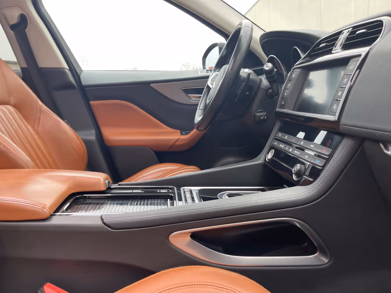 Jaguar F-Pace - 22