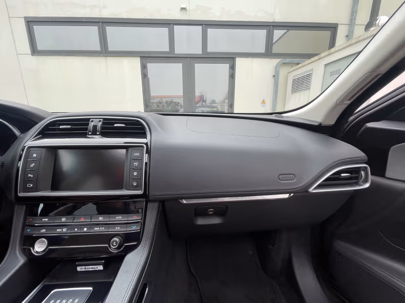 Jaguar F-Pace - 23