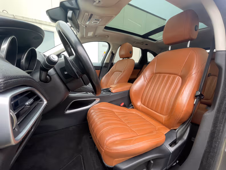 Jaguar F-Pace - 21