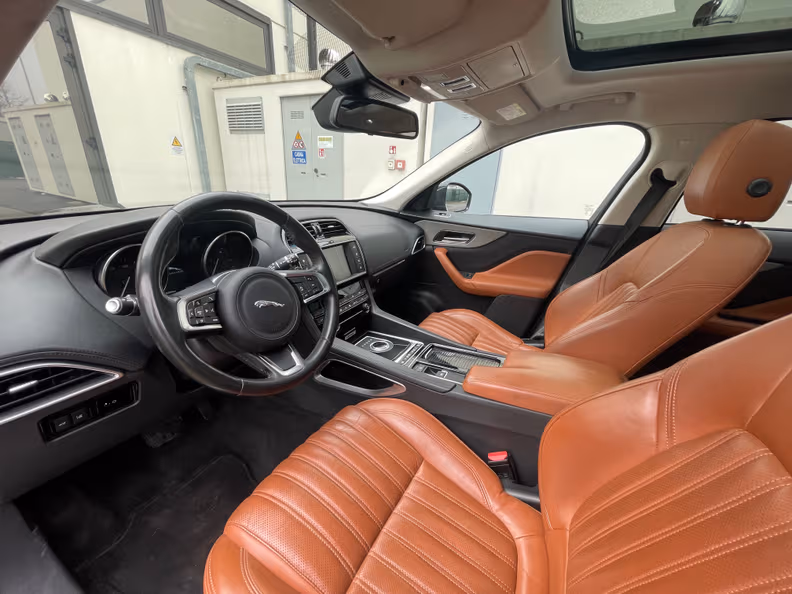 Jaguar F-Pace - 18