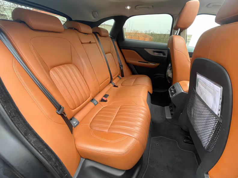 Jaguar F-Pace - 34