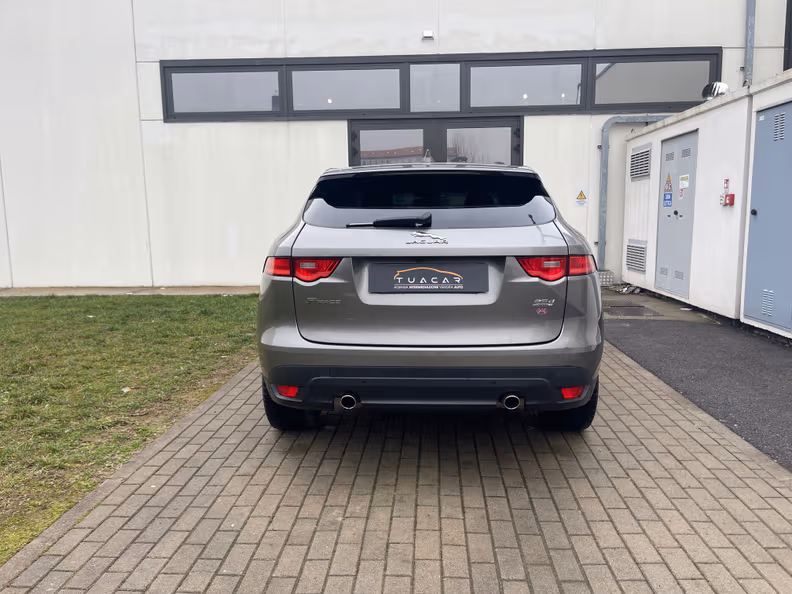 Jaguar F-Pace - 6