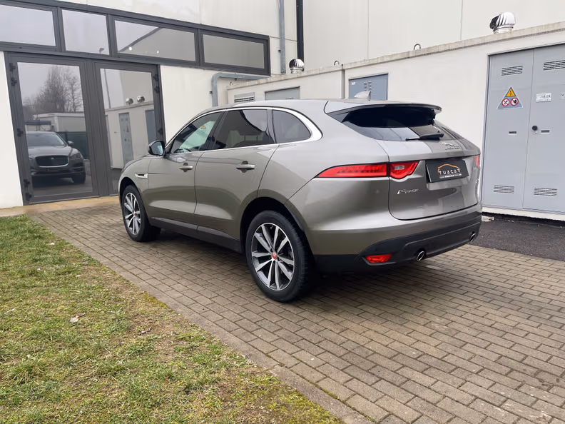 Jaguar F-Pace - 7