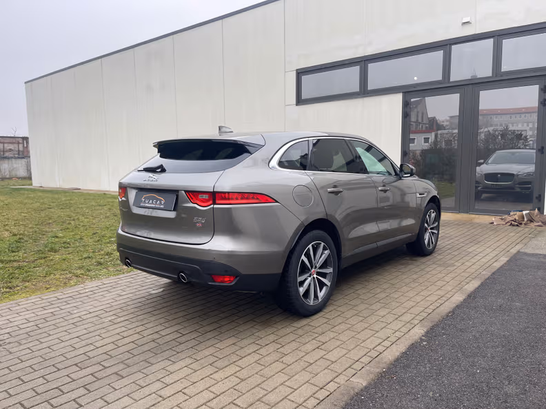 Jaguar F-Pace - 5