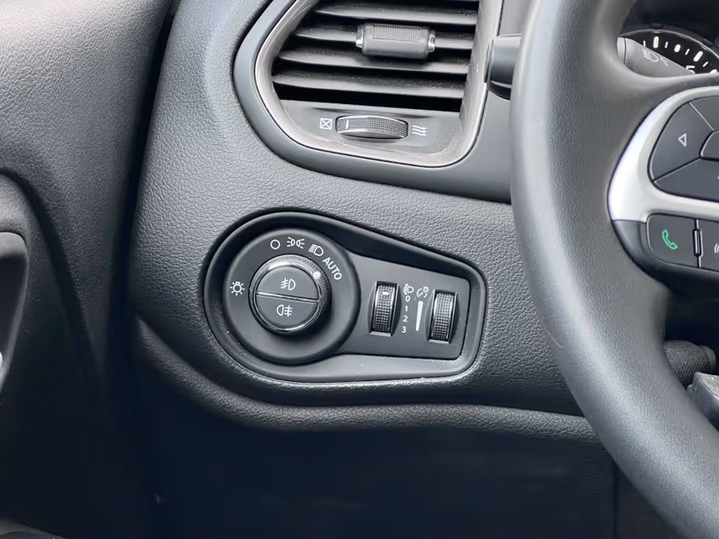 Jeep Renegade - 32