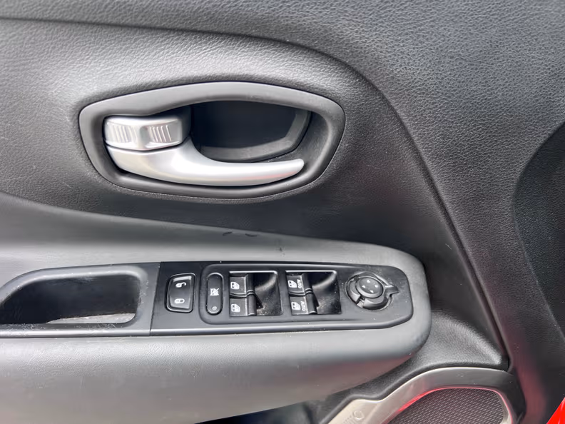 Jeep Renegade - 24