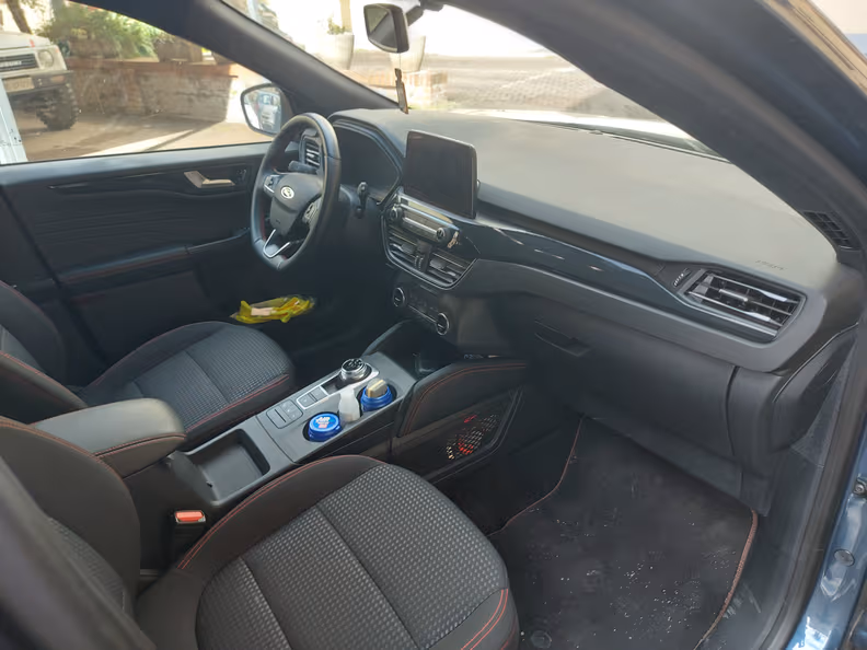 Ford Kuga - 28