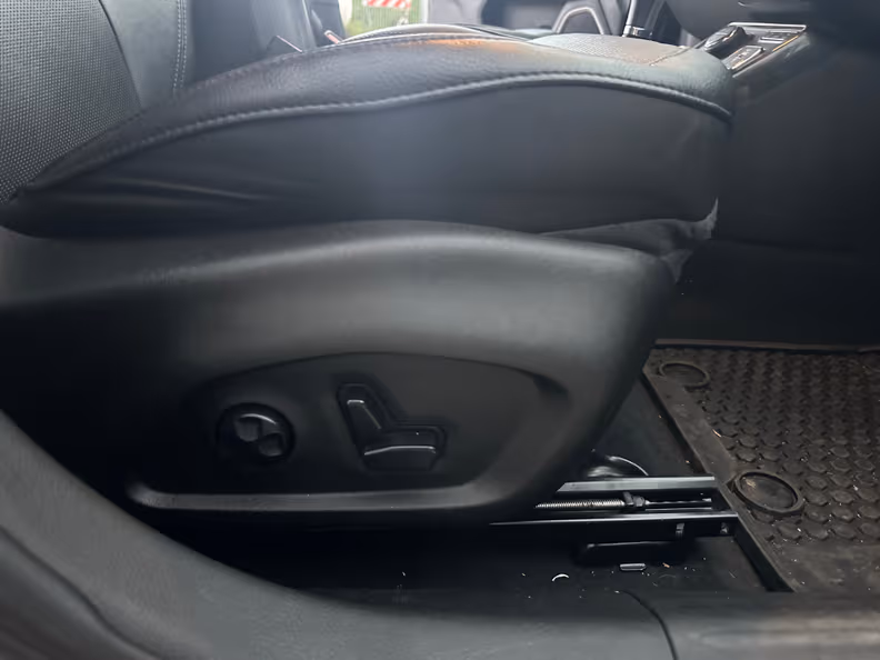 Jeep Compass - 33