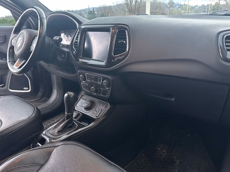 Jeep Compass - 32