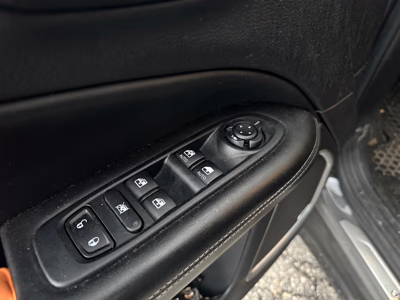 Jeep Compass - 35