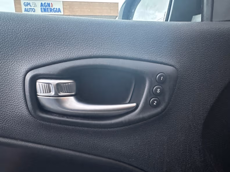 Jeep Compass - 26