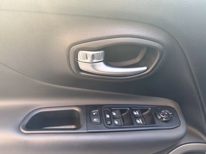 Jeep Renegade - 21