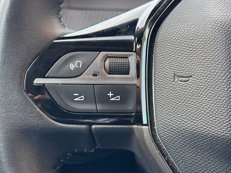 Peugeot 2008 - 8