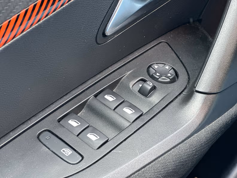Peugeot 2008 - 7