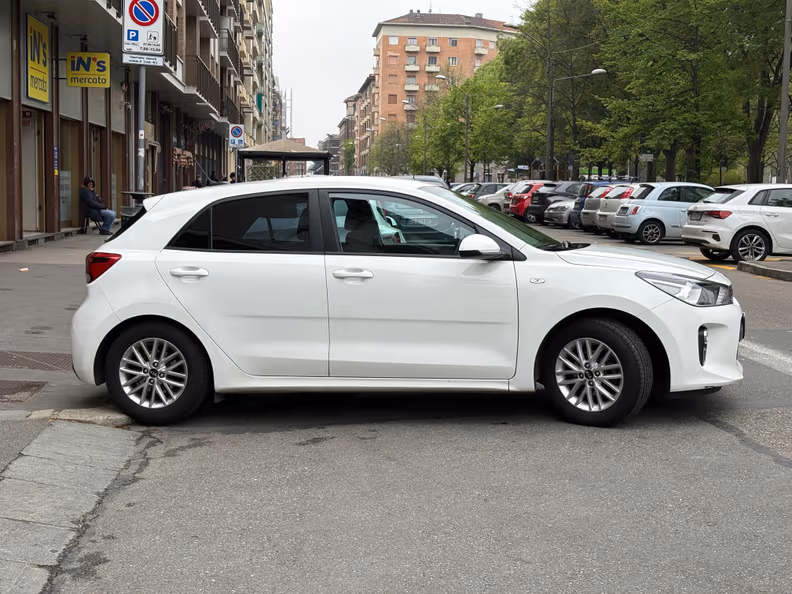 Kia Rio - 4