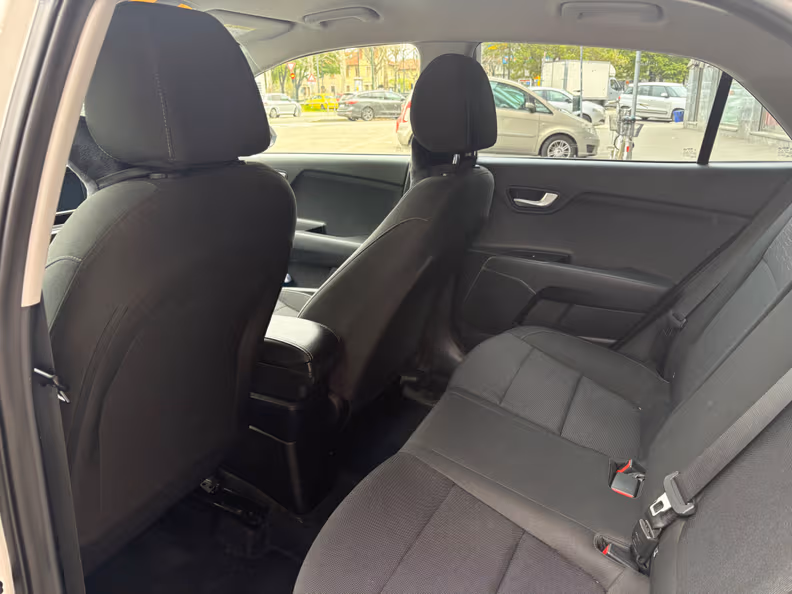 Kia Rio - 23