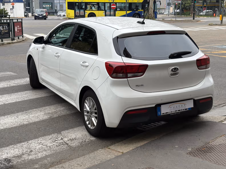 Kia Rio - 7