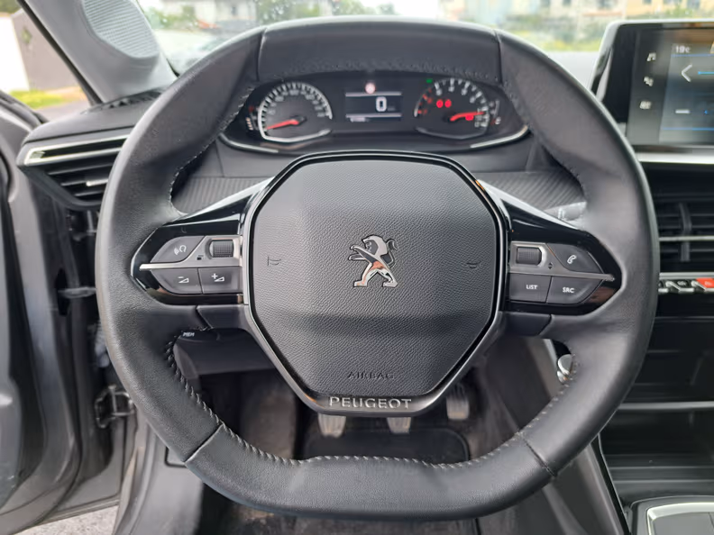 Peugeot 208 - 18