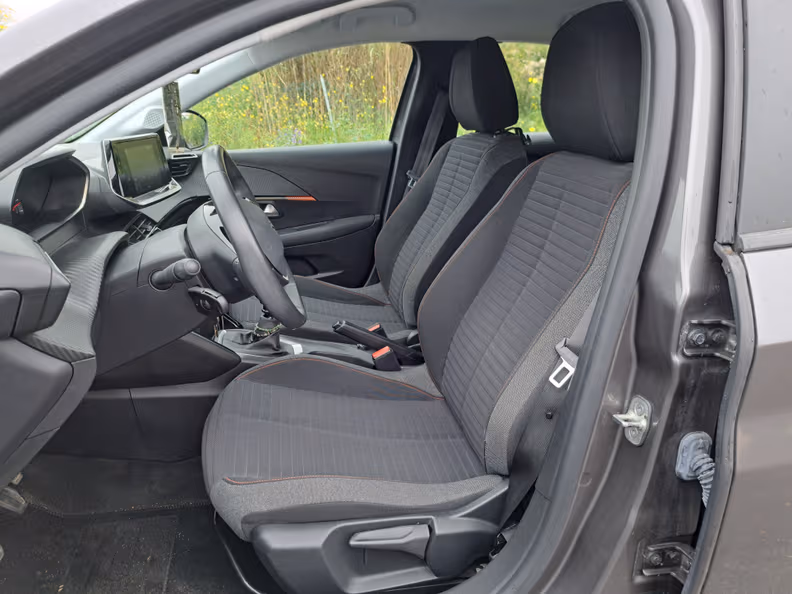 Peugeot 208 - 15