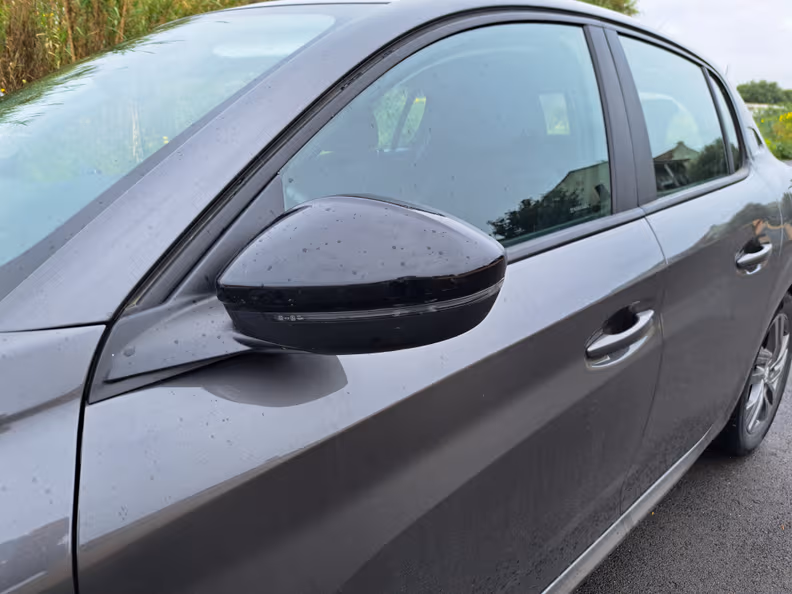 Peugeot 208 - 12