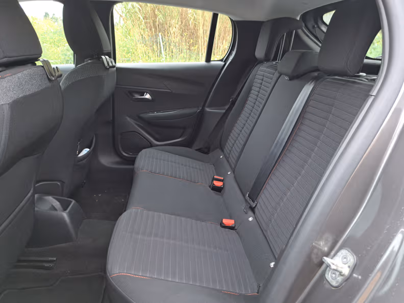Peugeot 208 - 29