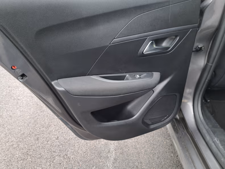 Peugeot 208 - 28
