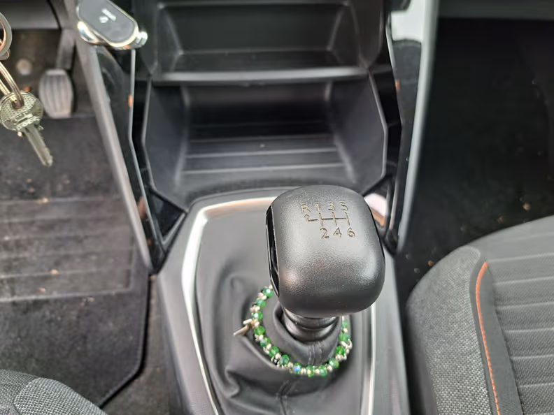 Peugeot 208 - 25