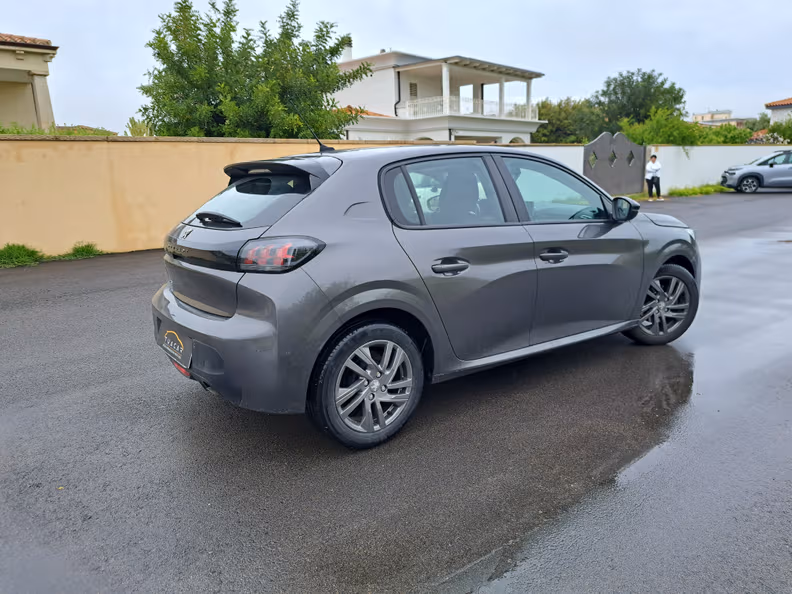 Peugeot 208 - 5