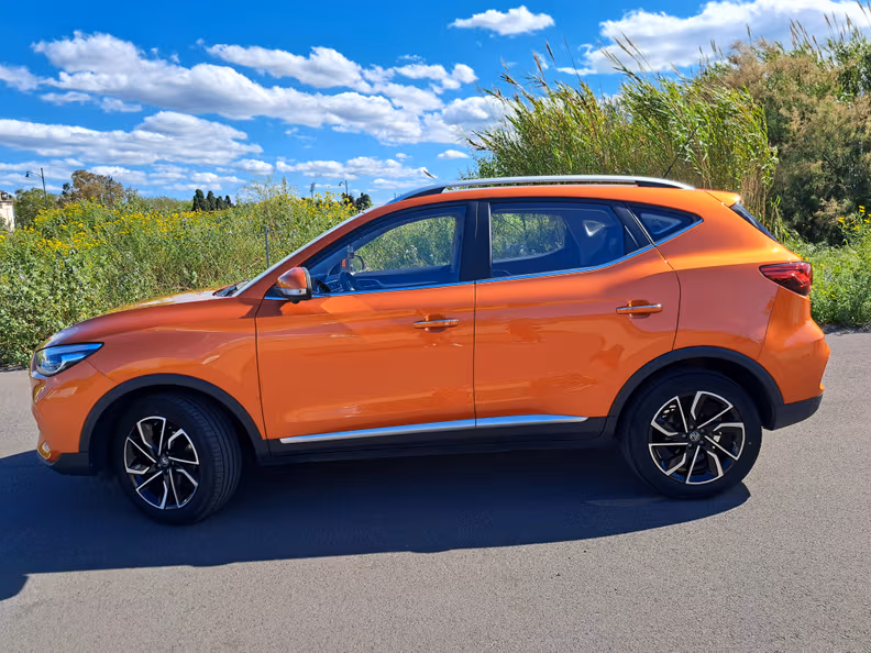 MG ZS - 8
