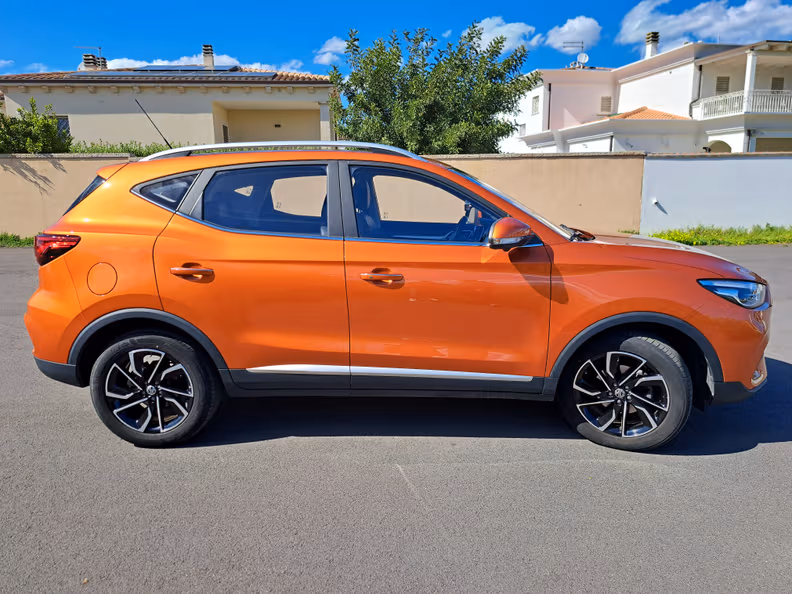 MG ZS - 4